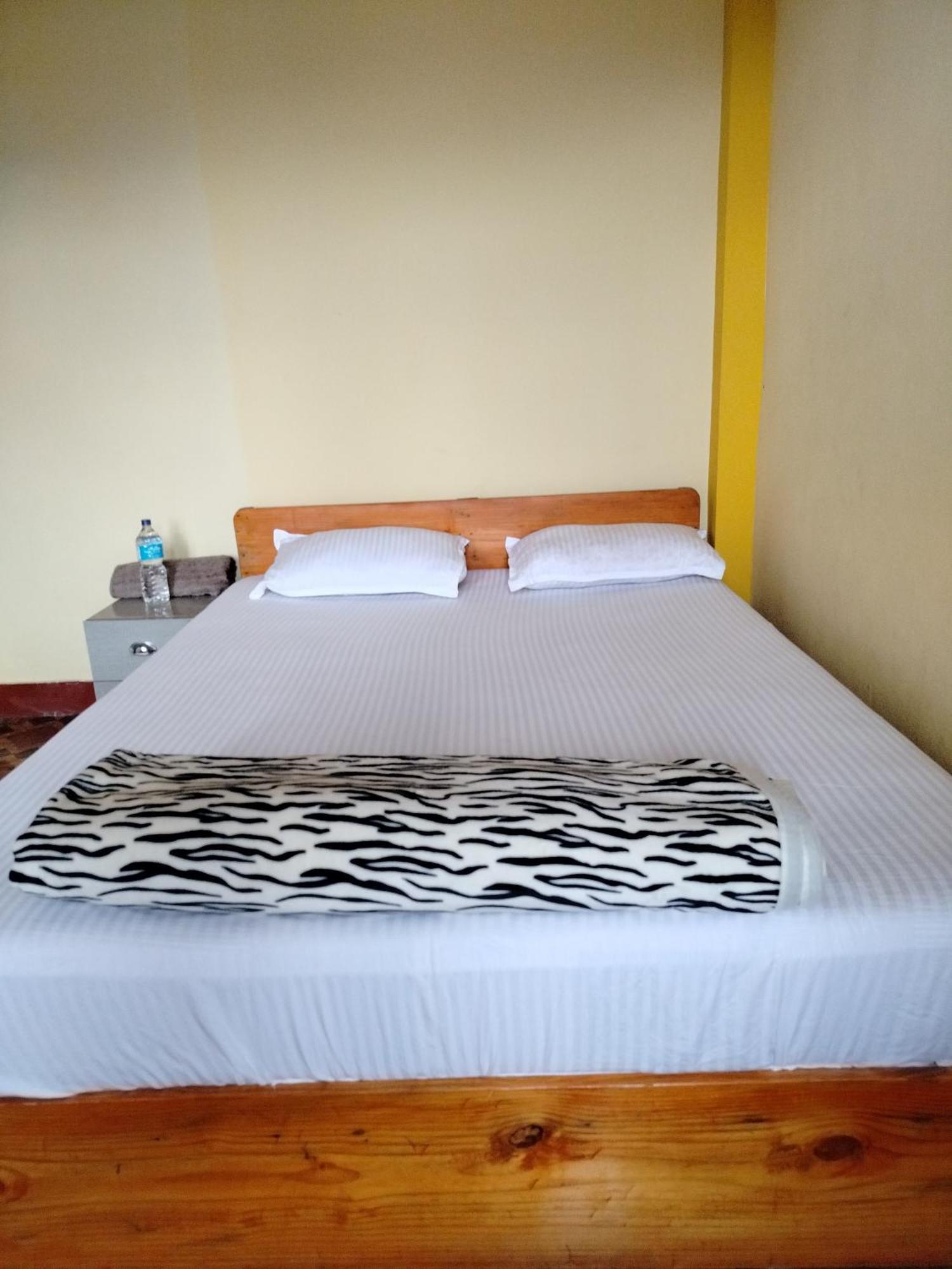Community Holiday Inn Panaoti Екстериор снимка