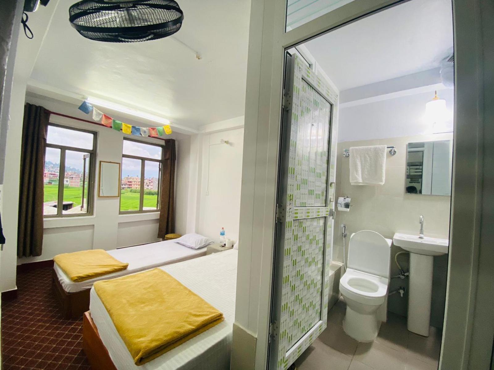 Community Holiday Inn Panaoti Екстериор снимка